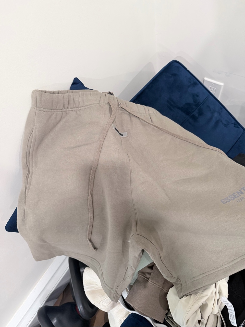 Fear of God Essentials Sweatshort 'Taupe' size L